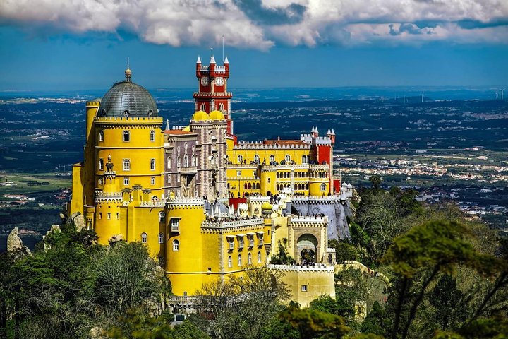 Halal Sintra Private Tour With Muslim-friendly Lunch and Pena Tickets - Image 1