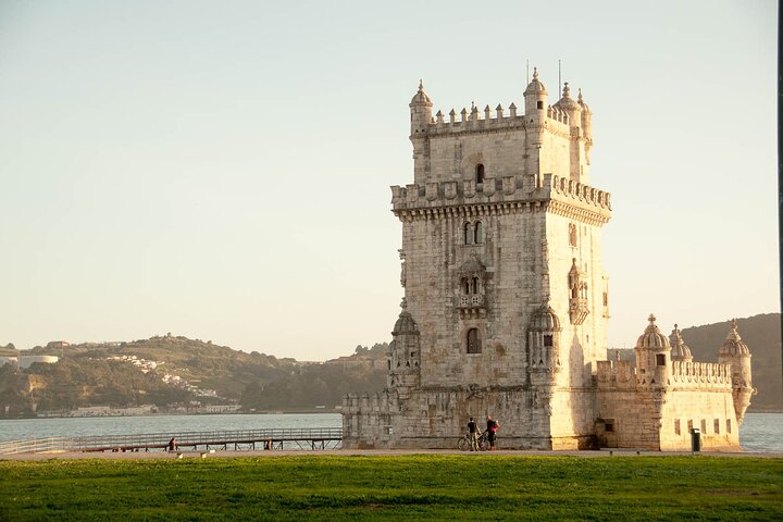 Half-Day Private History and Fun Guided Tour in Lisbon with Pick Up - Image 1