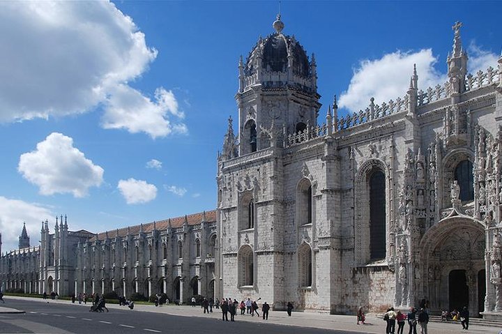 Historic Lisbon Tuk Tuk Tour - Image 3