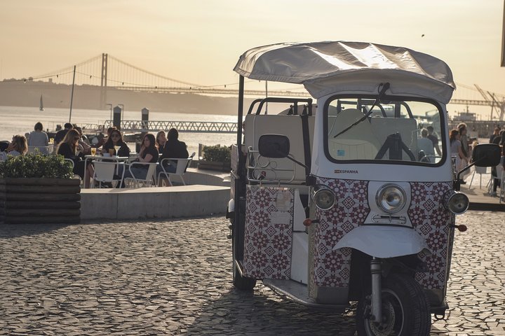 Historic Lisbon Tuk Tuk Tour - Image 2