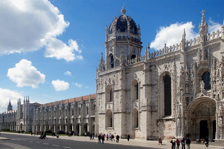 Lisbon at your own pace- Private Guided Historical Tour in Lisbon - Image 5
