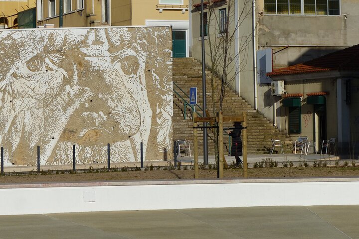 Lisbon Bay Private Street Art Tour - Image 1