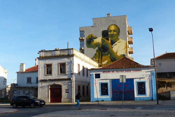 Lisbon Bay Private Street Art Tour - Image 3