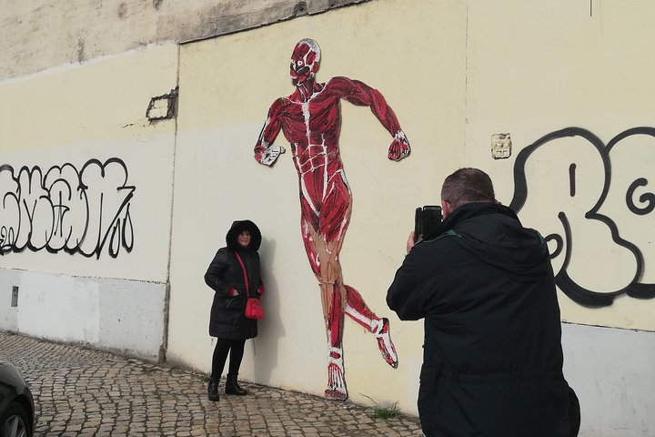 Lisbon Bay Private Street Art Tour - Image 4