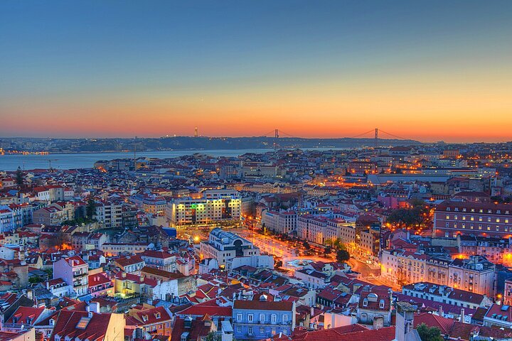Lisbon by night with dinner and Fado show - Image 3