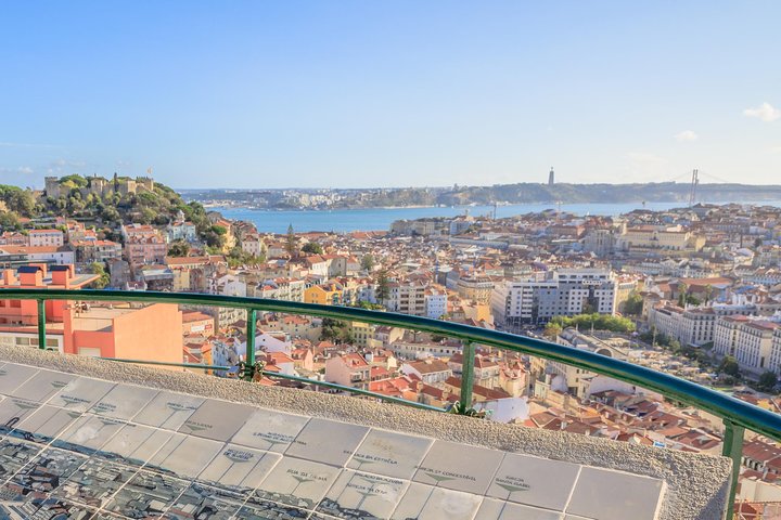 Lisbon city Introduction - private tour - Image 1