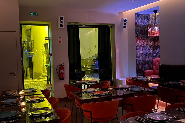 Lisbon Fado Dinner Show and Panoramic Night Tour - Image 5