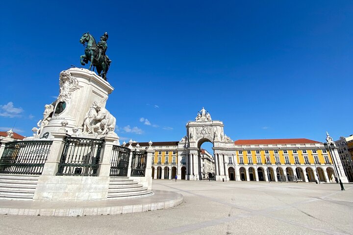 Lisbon full day private city tour - Image 5