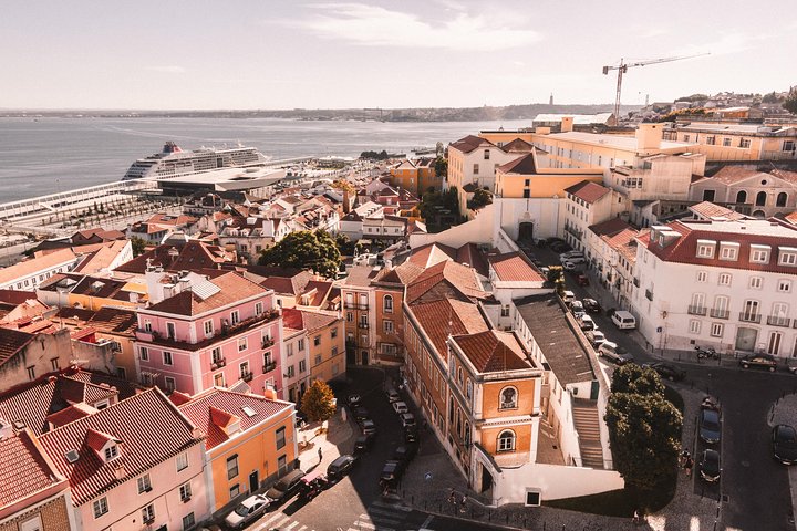 Lisbon Full Day Tour in Premium Vehicle - Image 2