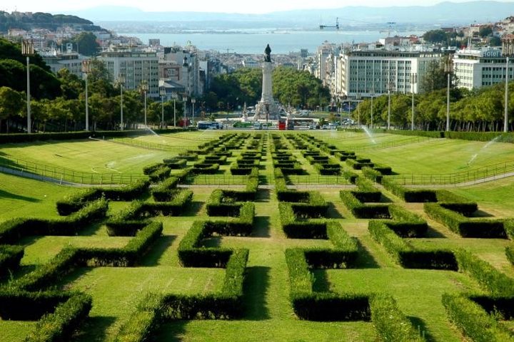 Lisbon Half Day Shopping Tour - Image 2