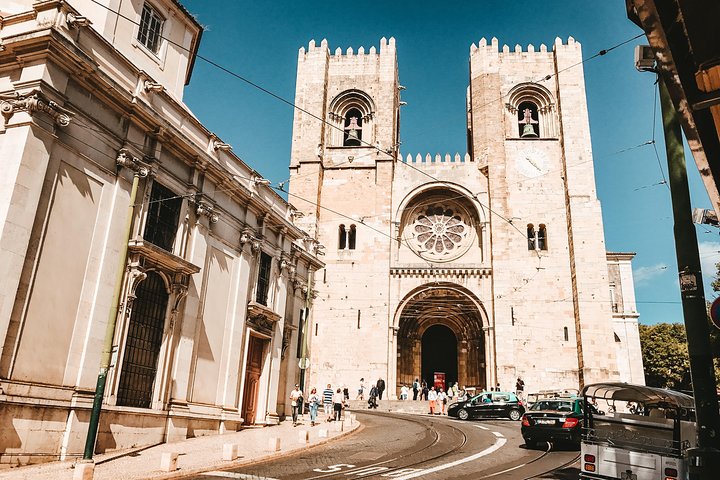 Lisbon Half Day Tour in Premium Vehicle - Image 2
