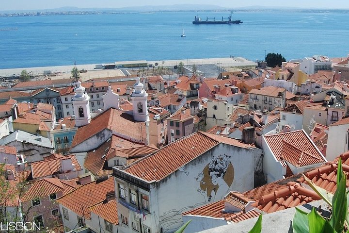 Lisbon Historical Vintage Tour: Old Lisbon - Image 2