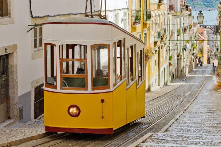 Lisbon in One Day Historic Private Tour - Image 2