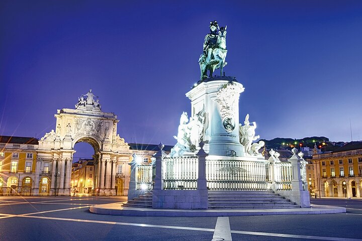 Lisbon: Live Fado Show with Dinner Private Tour - Image 1