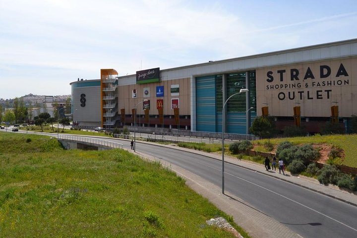 Lisbon Outlet Shopping - Half Day Private Tour - Image 4