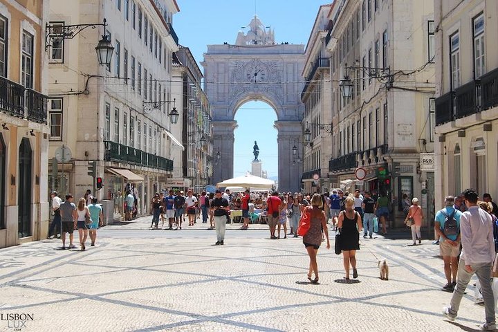 Lisbon Outlet Shopping - Half Day Private Tour - Image 5