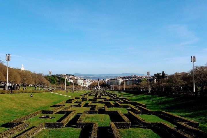 Lisbon Private Half Day Luxury City Tour - Image 3