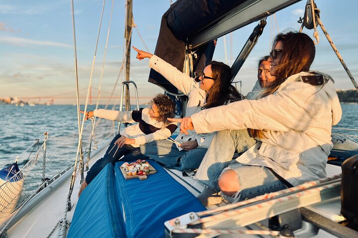 Lisbon Private Sailing Yacht (2:30 H) with Host F & D - Image 4