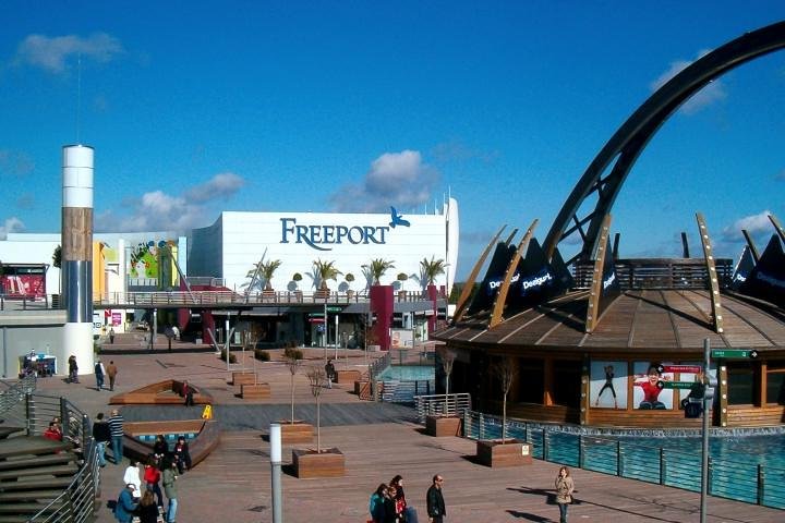 Lisbon Shopping Private Tour - Image 1