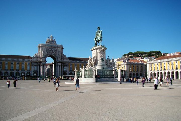 Lisbon Small-Group Walking Tour - Image 2