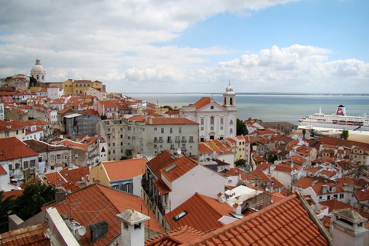 Lisbon Small-Group Walking Tour - Image 1
