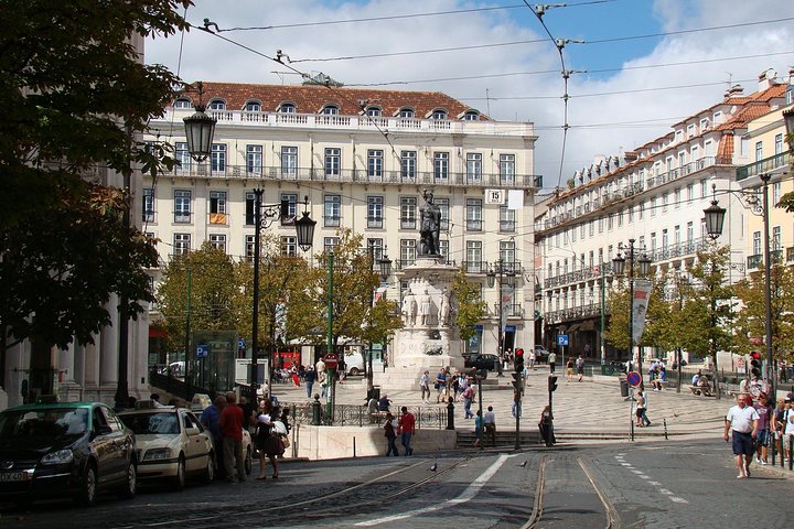 Lisbon Small-Group Walking Tour - Image 3