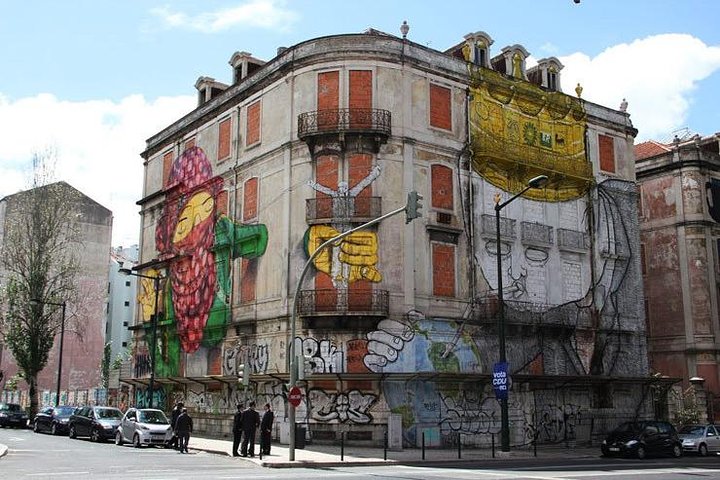 Lisbon Street Art Tour Tuk Tuk Tour - Image 4