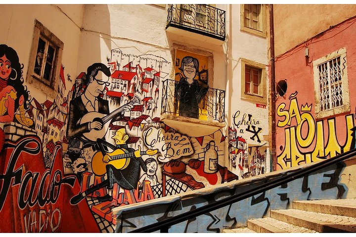 Lisbon Street Art Tour Tuk Tuk Tour - Image 2