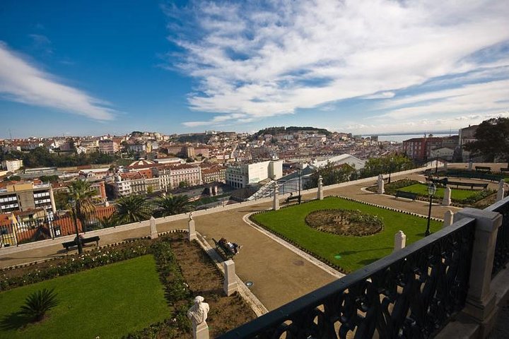 Lisbon Viewpoints Tuk Tuk Tour - Image 3