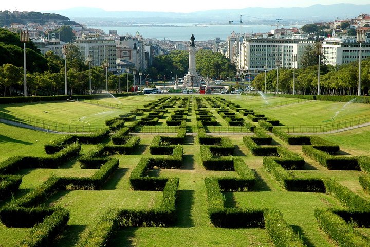 Lisbon Viewpoints Tuk Tuk Tour - Image 2