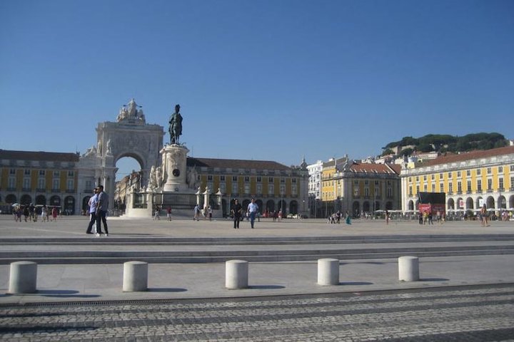 Lisbon walking tailored private tour (half day) - Image 2