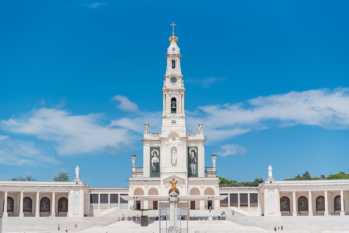 Lisbon:Fátima, Batalha, Alcobaça & Óbidos Private Tour Full Day - Image 1