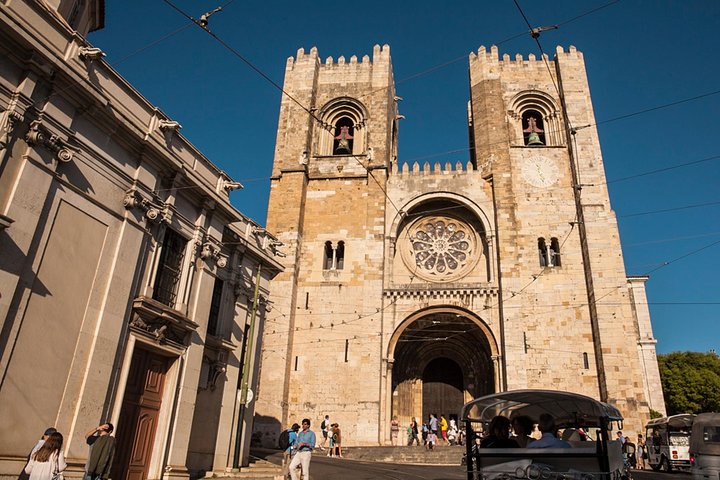 Mon Ami Vádio - Lisbon Old City Tuk Tuk Tour - Image 2