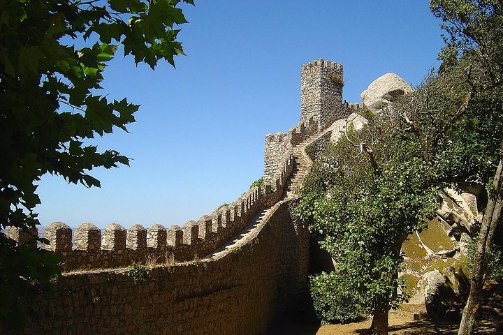 Moorish Castle and Hells Mouth Half Day Private Tour from Lisbon - Image 5