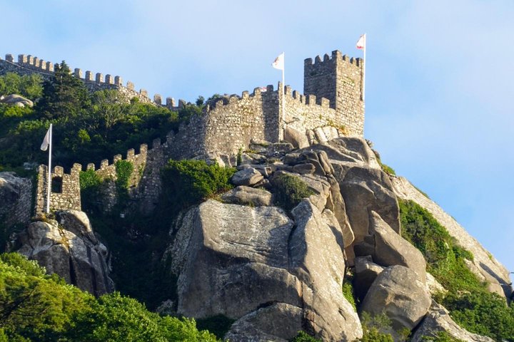 Moorish Castle and Hells Mouth Half Day Private Tour from Lisbon - Image 3