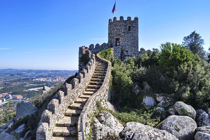 Moorish Castle and Hells Mouth Half Day Private Tour from Lisbon - Image 2
