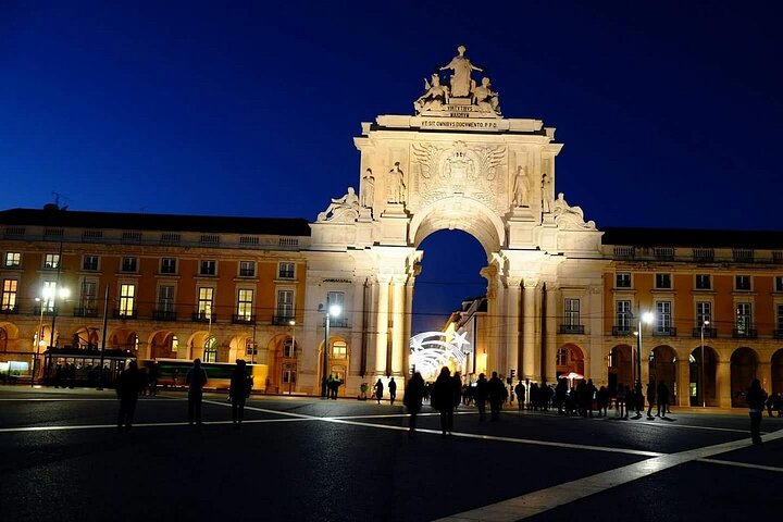Night Lisbon Private Tour  - Image 1