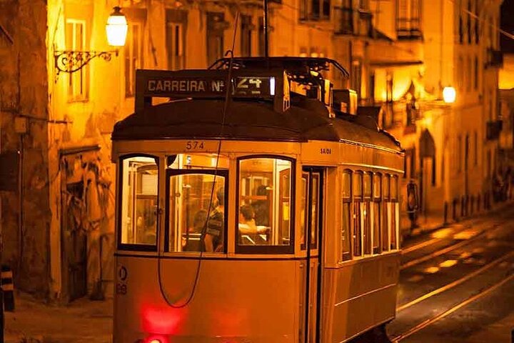 Night Lisbon Private Tour  - Image 3