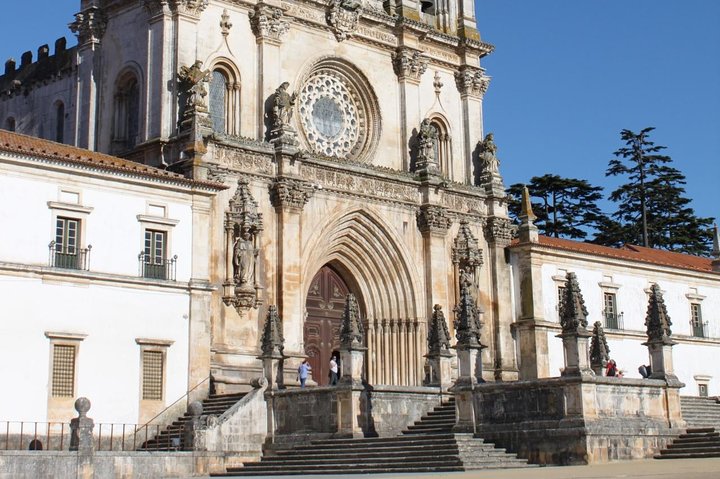 One Way Lisbon to Porto, through Obidos, Nazare, Alcobaca and Aveiro - Image 1