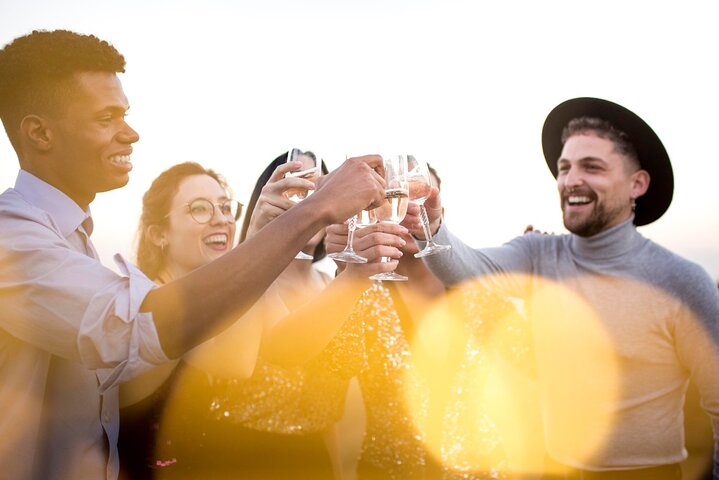 Party on board 2-hour cruise with DJ and open bar - Image 4