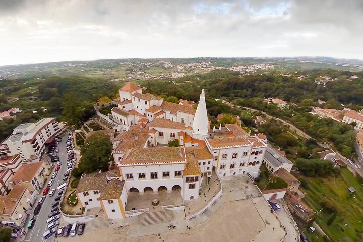 Pena Palace, Regaleira, Sintra Nacional Park and Cascais Full-day - Image 2