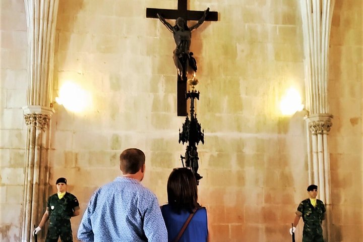 Peniche, Nazaré (big waves), Batalha monestary tour and Óbidos - Image 2
