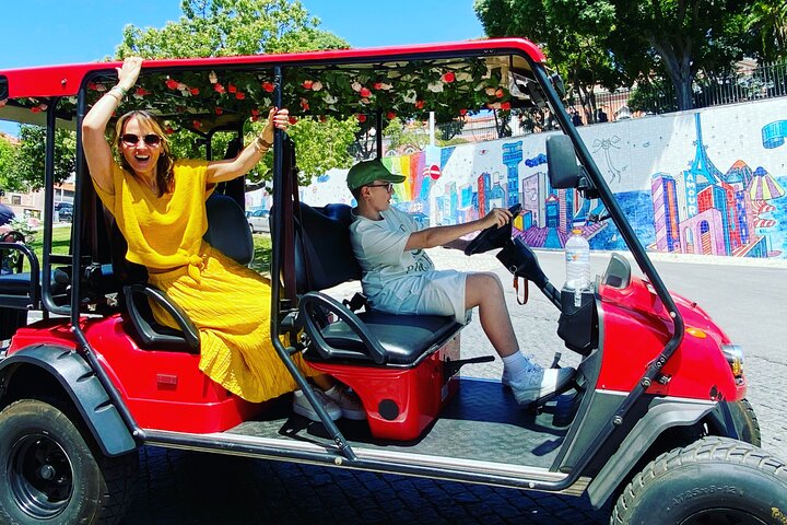 Private 1H30 Tuk Tuk Tour in Lisbon City  - Image 2