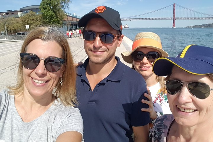 Private 2-Hour Sightseeing Tour in Lisbon - Image 3