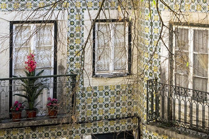 Private 4-hour city tour of Lisbon with driver & official guide w/ Hotel pick up - Image 3
