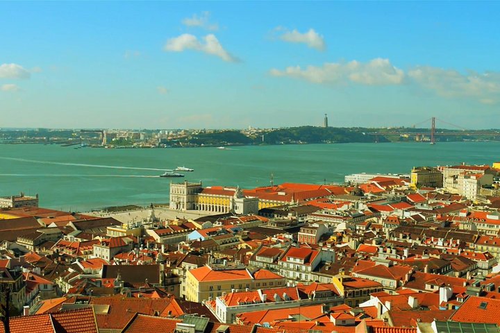 Private 4-hour city tour of Lisbon with driver & official guide w/ Hotel pick up - Image 4