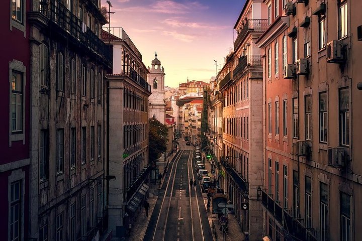 Private 4-hour city tour of Lisbon with driver & official guide w/ Hotel pick up - Image 2