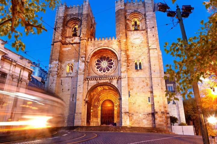 Private 4-Hour Lisbon City Highlights Tour by Tuktuk - Image 5
