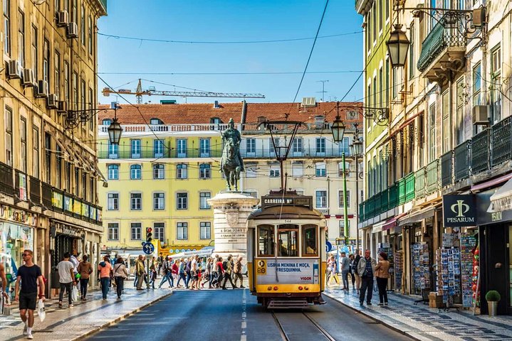 Private Driver around Lisbon - Customizable Tour - Image 1