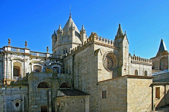 Private Évora with wine tasting tour - Image 3
